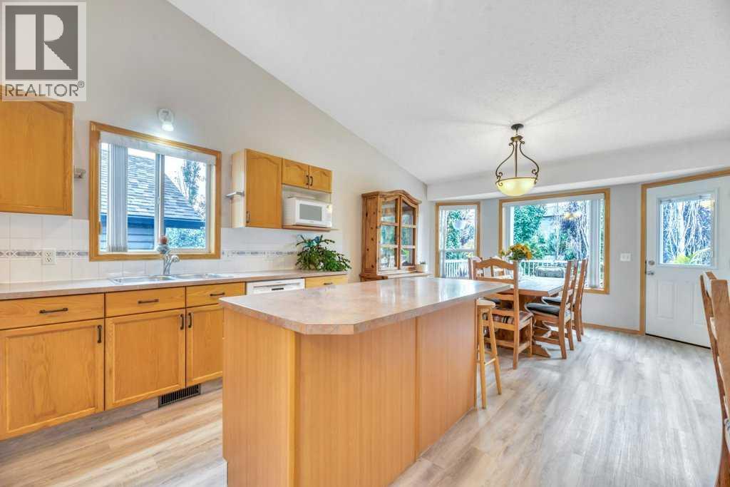 409 Strathford Bay