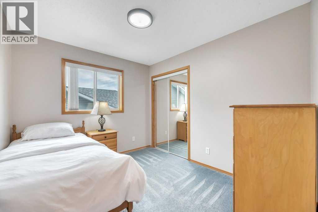 409 Strathford Bay