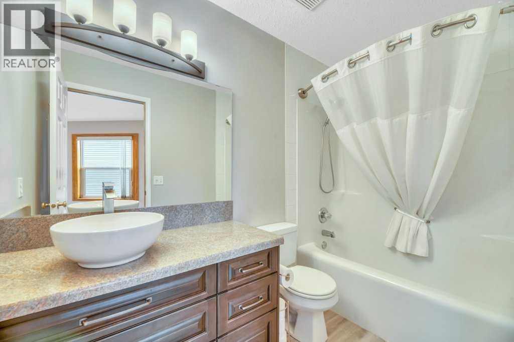 409 Strathford Bay