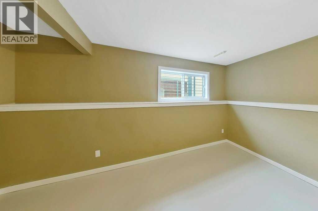 409 Strathford Bay