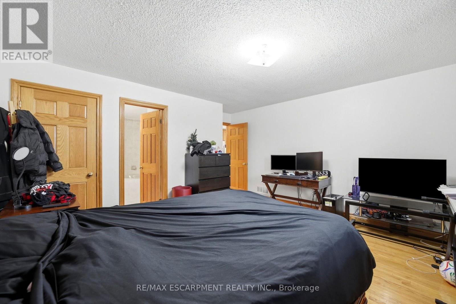277 Harvie Avenue, Toronto, Ontario  M6E 4L1 - Photo 13 - W13854674