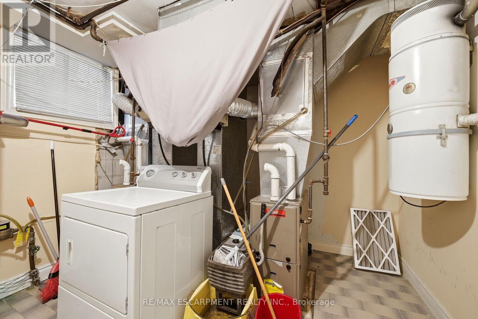 277 Harvie Avenue, Toronto, Ontario  M6E 4L1 - Photo 44 - W13854674