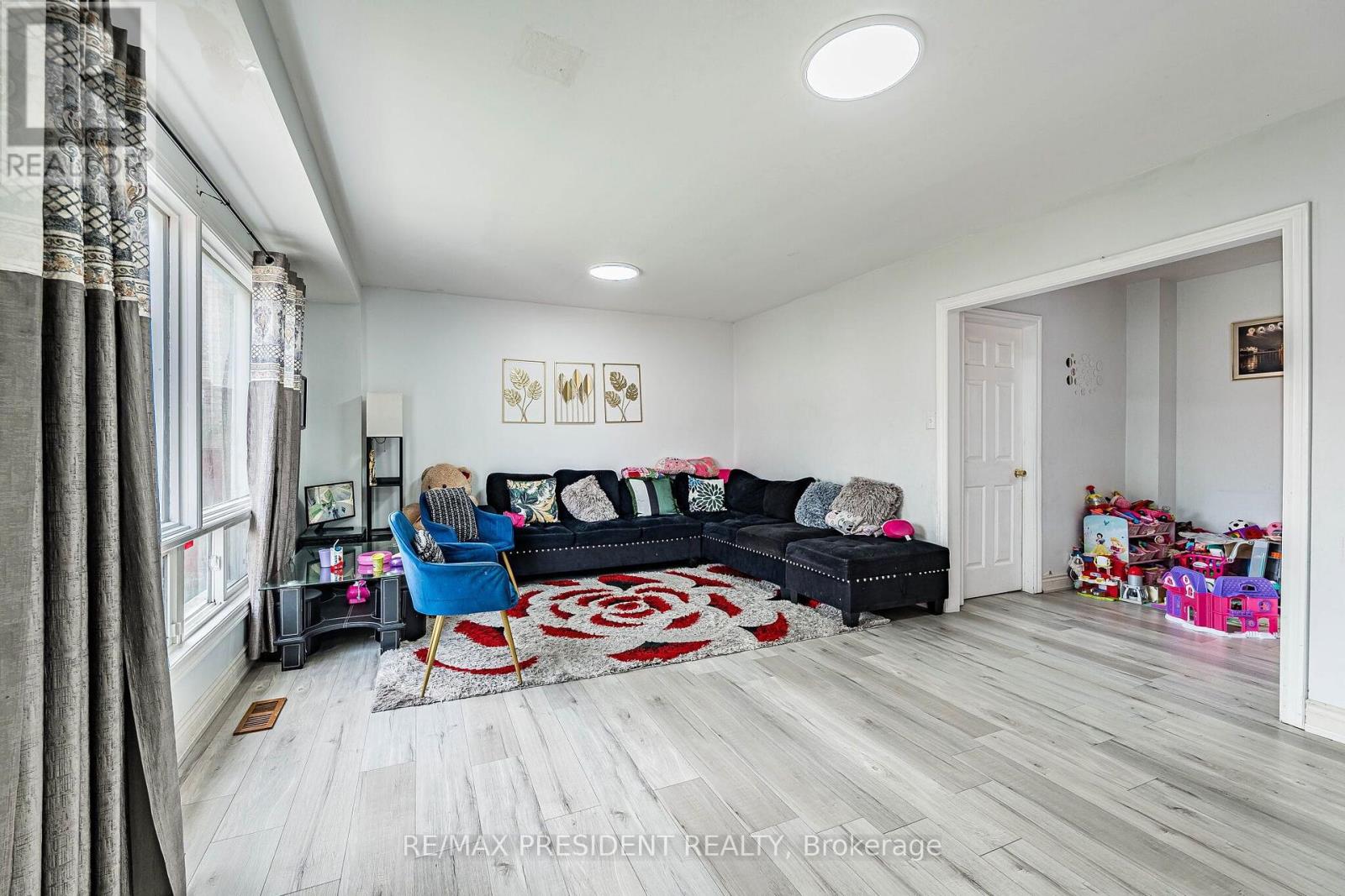 69 Sunny Meadow Boulevard, Brampton, Ontario  L6R 1Y7 - Photo 10 - W13854704