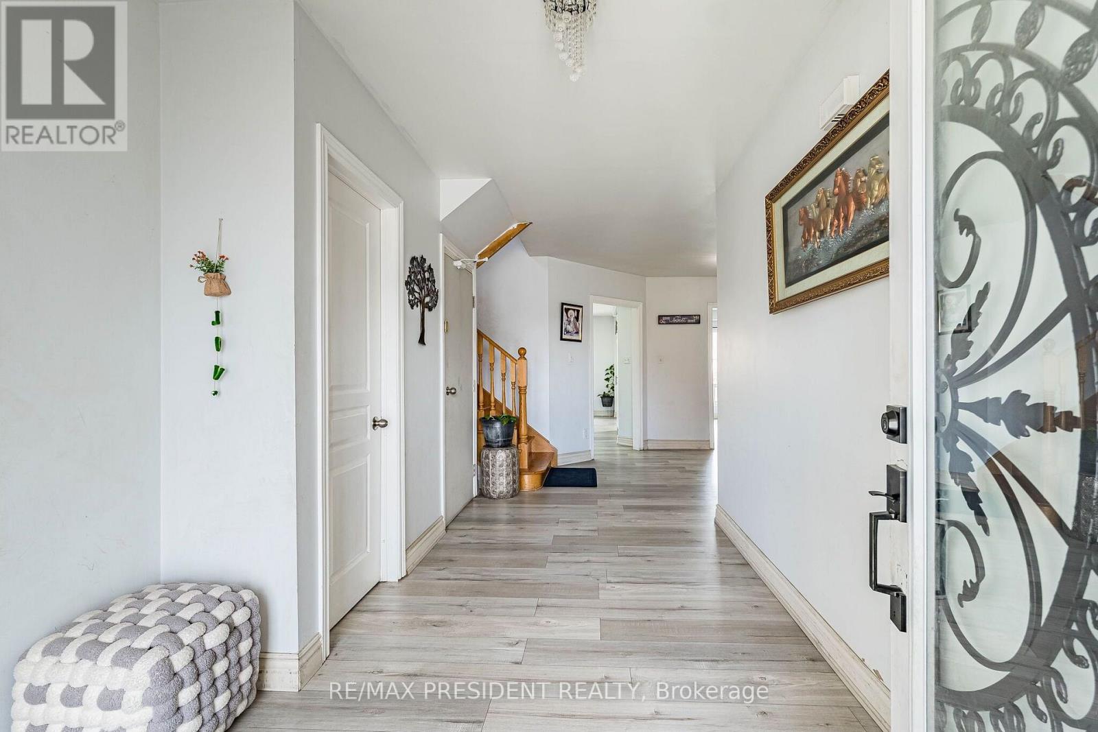 69 Sunny Meadow Boulevard, Brampton, Ontario  L6R 1Y7 - Photo 4 - W13854704