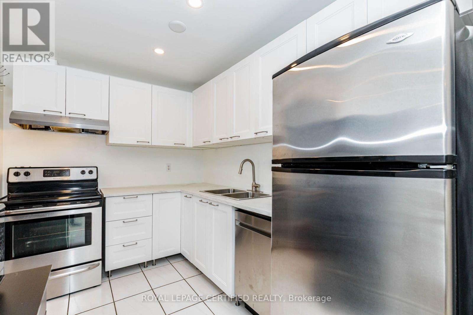 Ph15 - 155 Hillcrest Avenue, Mississauga, Ontario  L5B 3Z2 - Photo 12 - W13854718