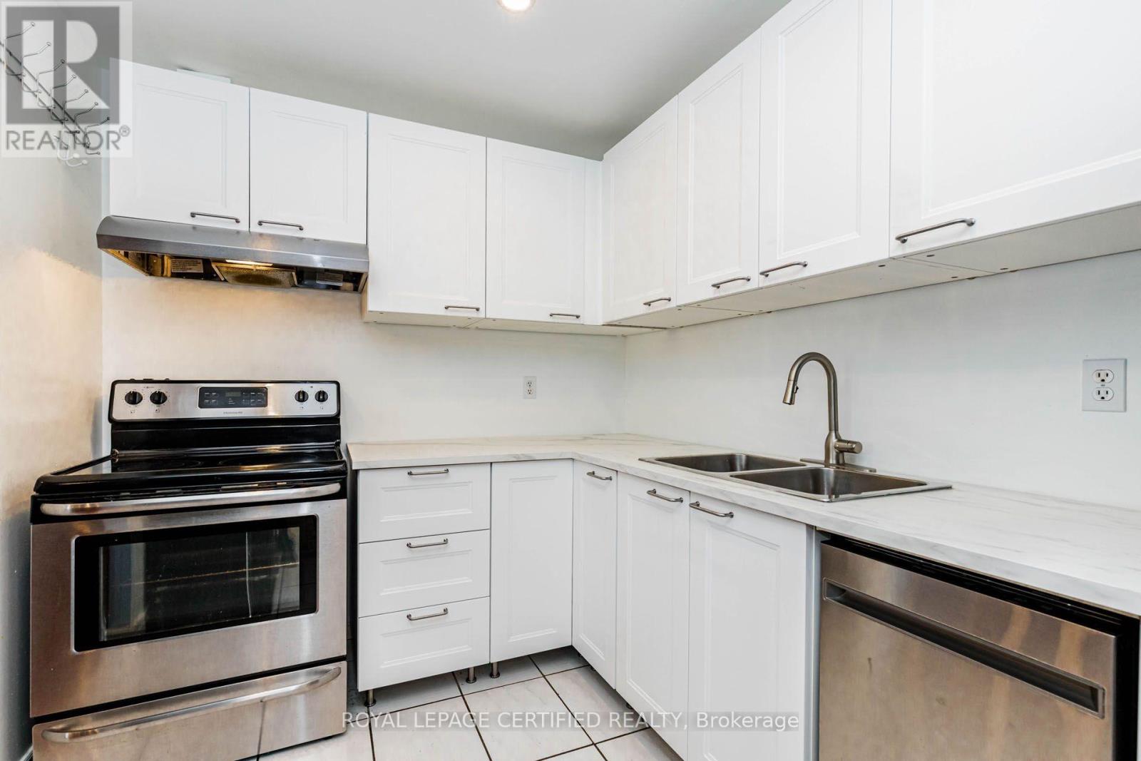 Ph15 - 155 Hillcrest Avenue, Mississauga, Ontario  L5B 3Z2 - Photo 13 - W13854718