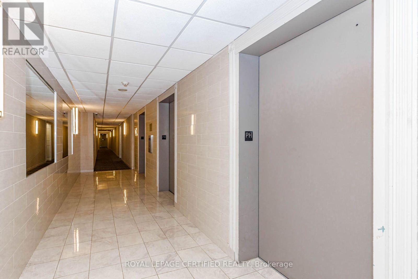 Ph15 - 155 Hillcrest Avenue, Mississauga, Ontario  L5B 3Z2 - Photo 3 - W13854718