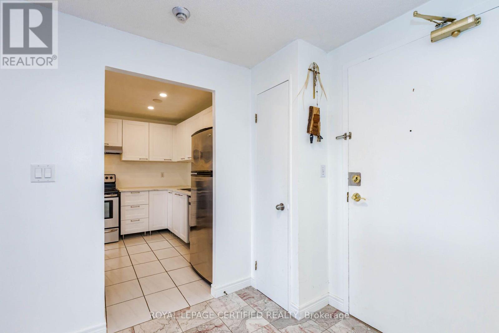 Ph15 - 155 Hillcrest Avenue, Mississauga, Ontario  L5B 3Z2 - Photo 7 - W13854718