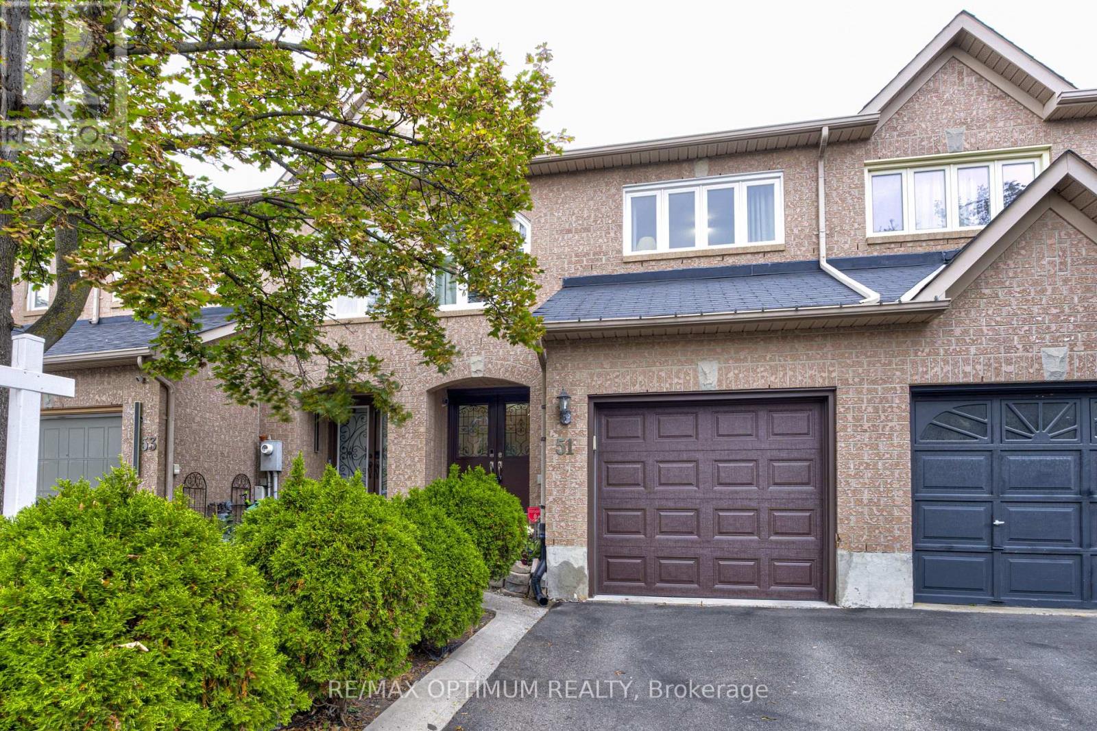 51 Goldenlight Circle, Brampton, Ontario  L6X 4N6 - Photo 2 - W13854832