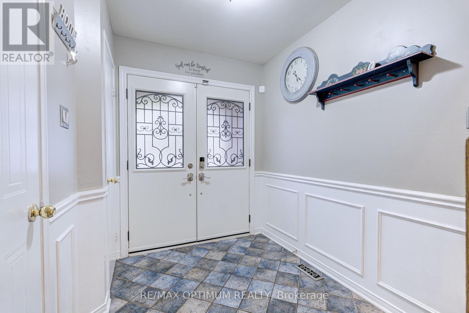 51 Goldenlight Circle, Brampton, Ontario  L6X 4N6 - Photo 5 - W13854832