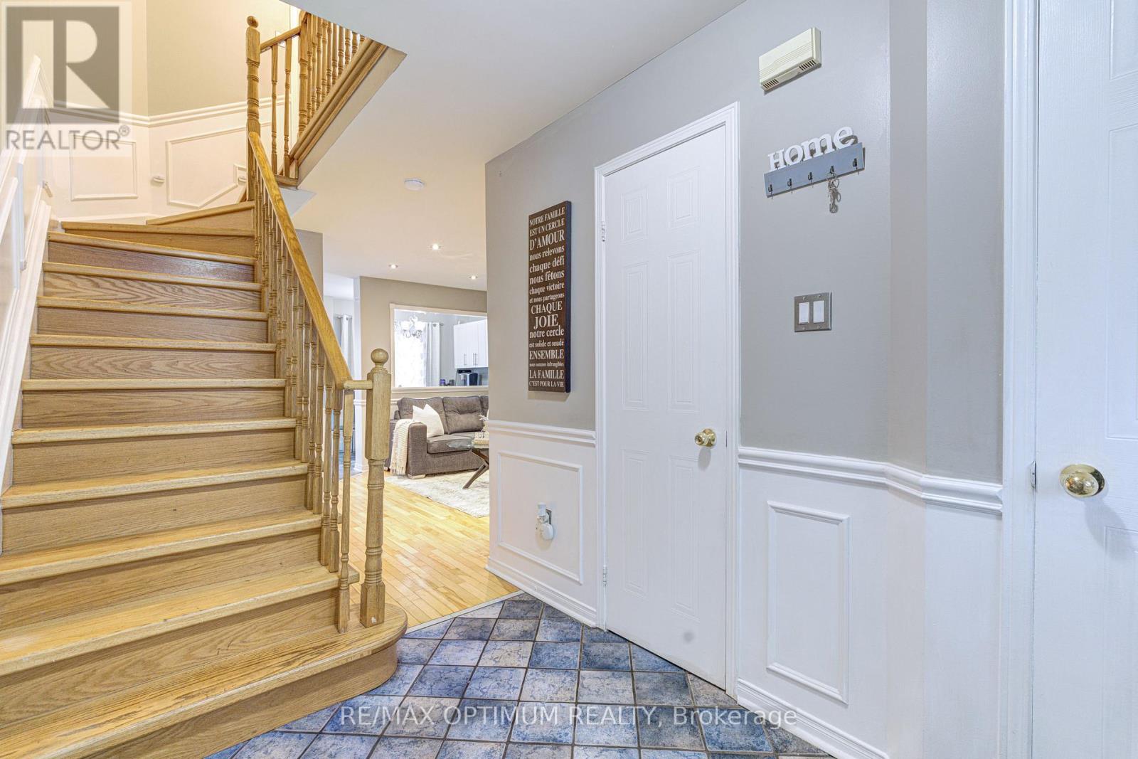 51 Goldenlight Circle, Brampton, Ontario  L6X 4N6 - Photo 6 - W13854832