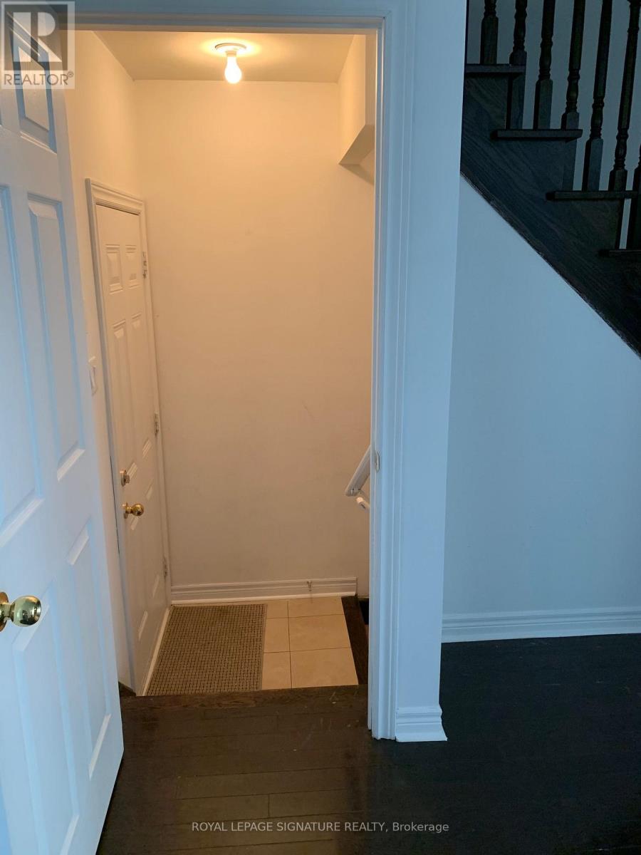 249 Comiskey Crescent, Mississauga, Ontario  L5W 0C4 - Photo 12 - W13854974