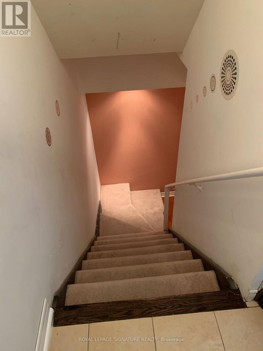 249 Comiskey Crescent, Mississauga, Ontario  L5W 0C4 - Photo 13 - W13854974