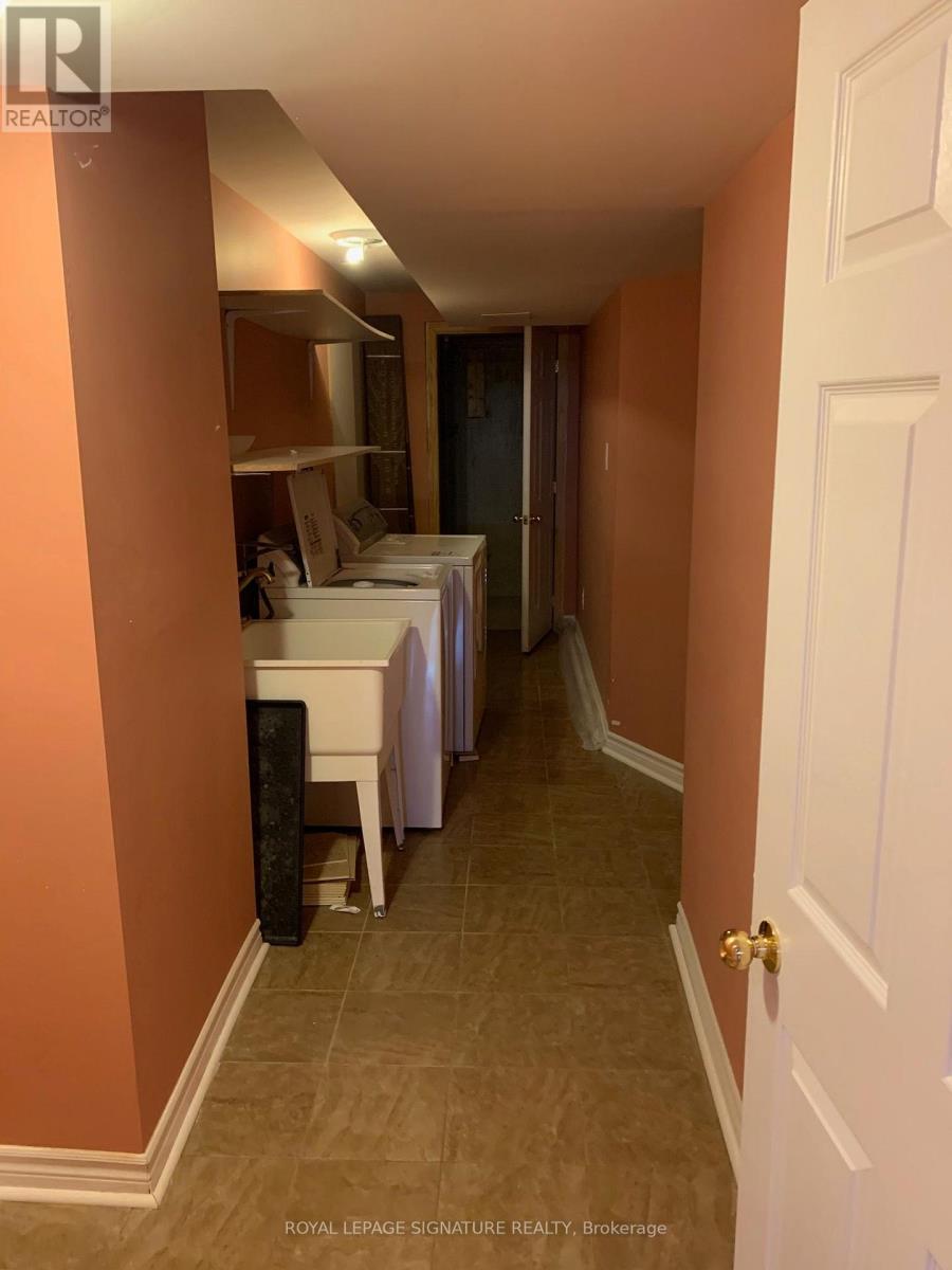 249 Comiskey Crescent, Mississauga, Ontario  L5W 0C4 - Photo 16 - W13854974