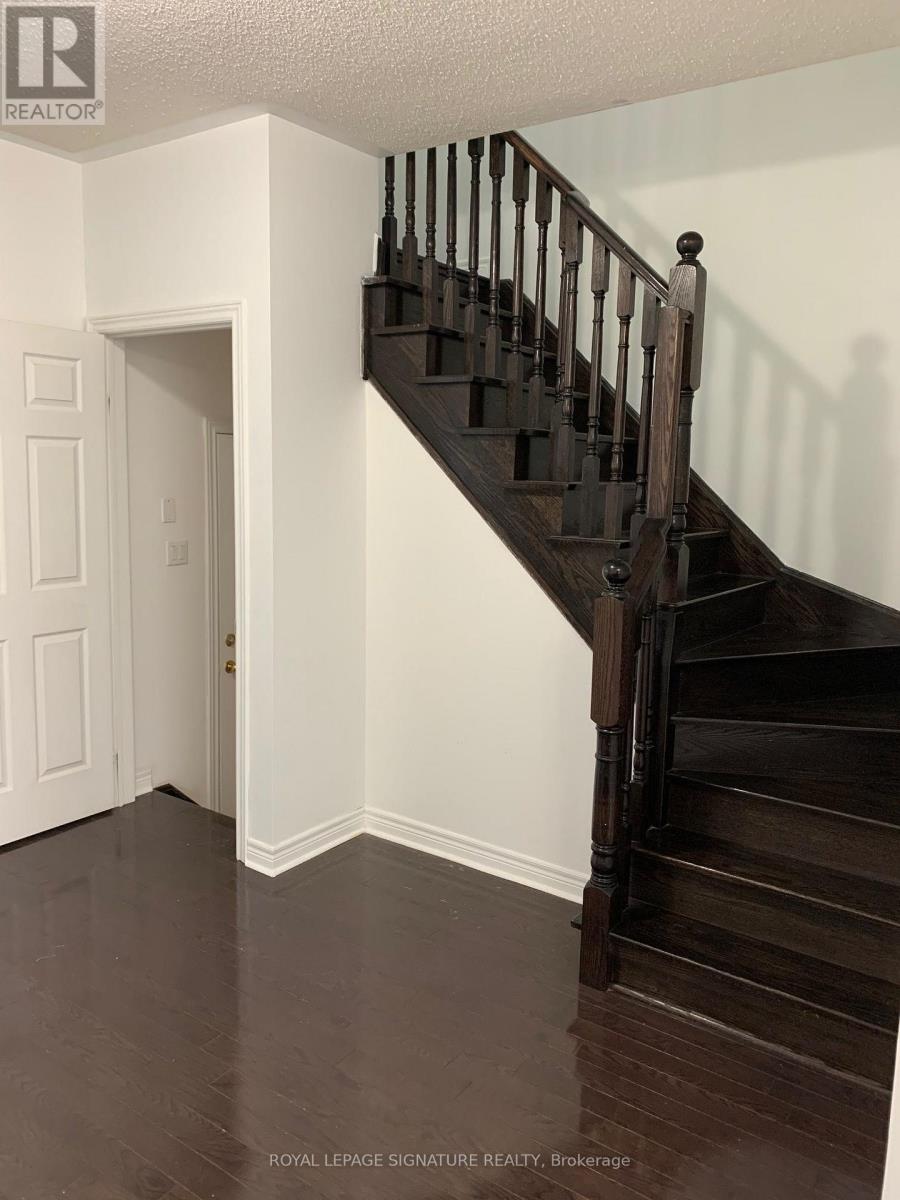 249 Comiskey Crescent, Mississauga, Ontario  L5W 0C4 - Photo 7 - W13854974