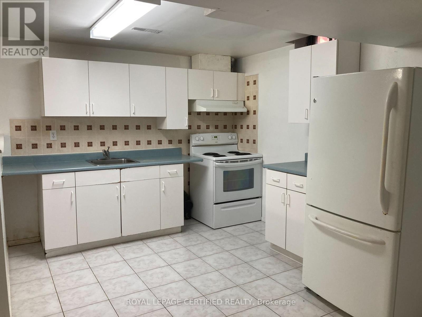 Bsmt - 5480 Whitehorn Avenue, Mississauga, Ontario  L5V 1V5 - Photo 3 - W13849884
