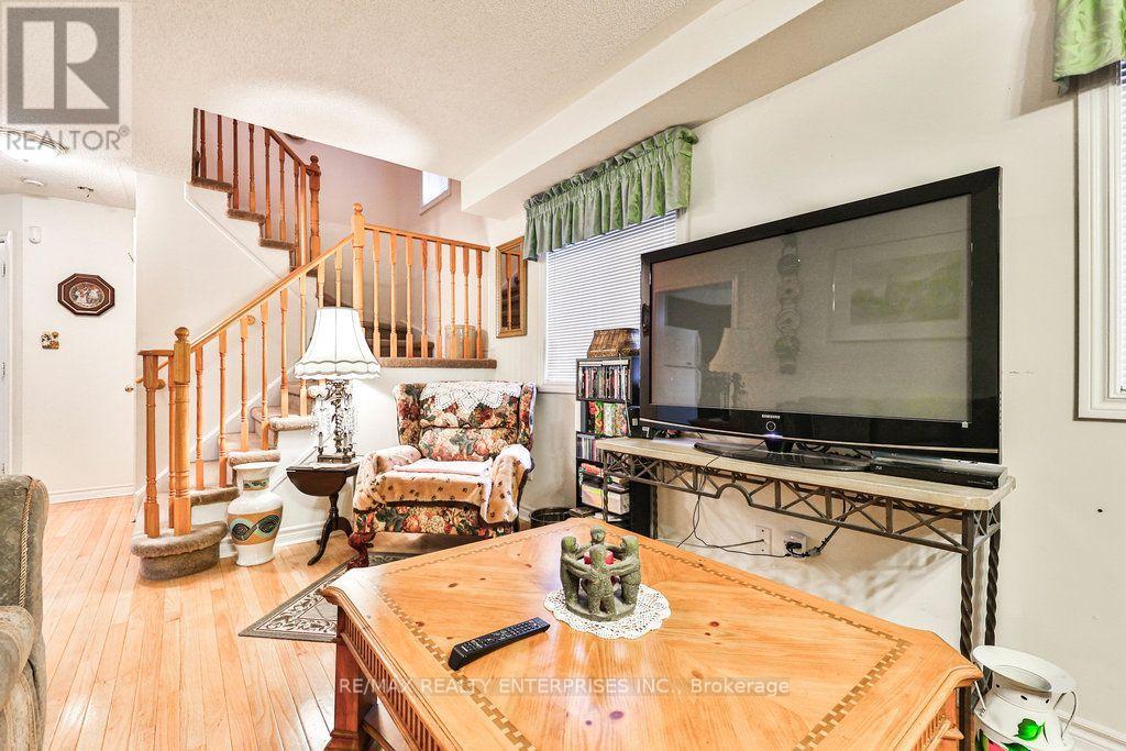3 JACK KENNY COURT Caledon (Bolton West) Ontario Canada L7E2M5 5