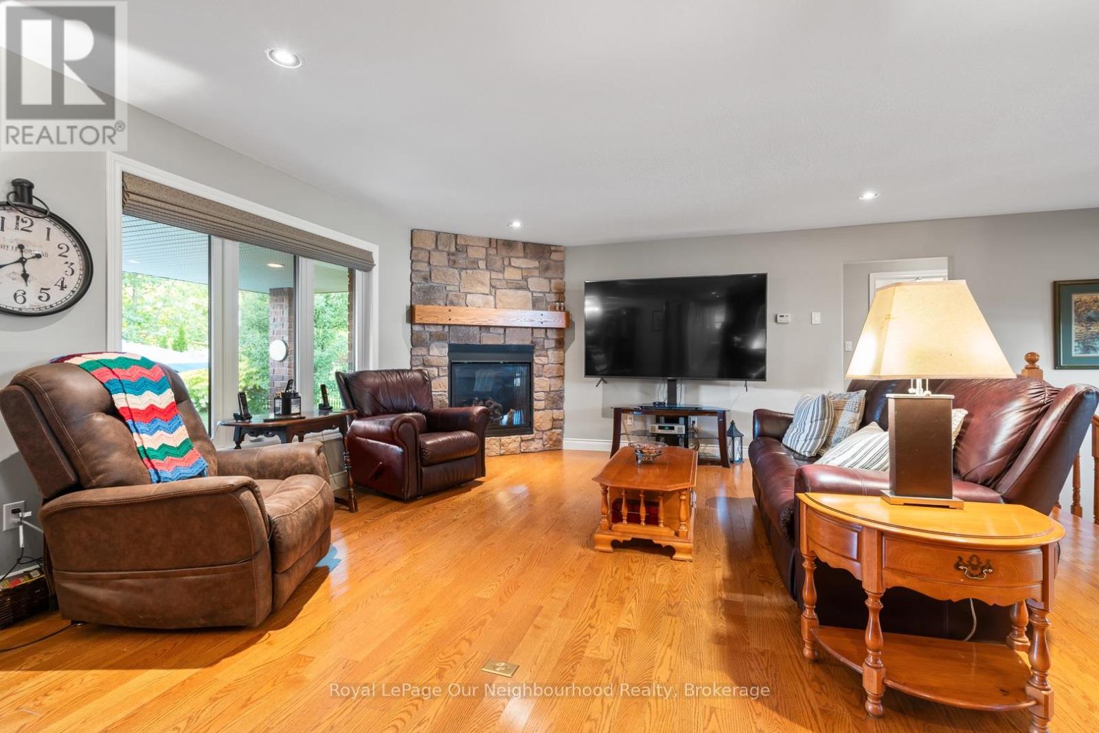 A - 106 12th Avenue, Hanover, Ontario  N4N 3T9 - Photo 6 - X13854746