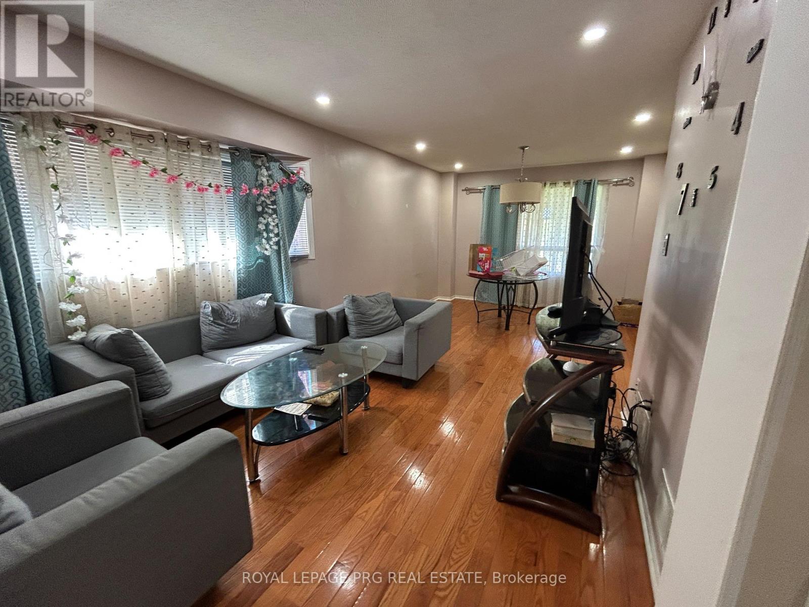 126 Rainforest Drive N, Brampton, Ontario  L6R 1A5 - Photo 2 - W13823178