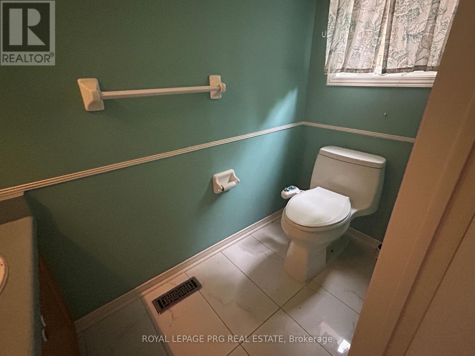 126 Rainforest Drive N, Brampton, Ontario  L6R 1A5 - Photo 7 - W13823178