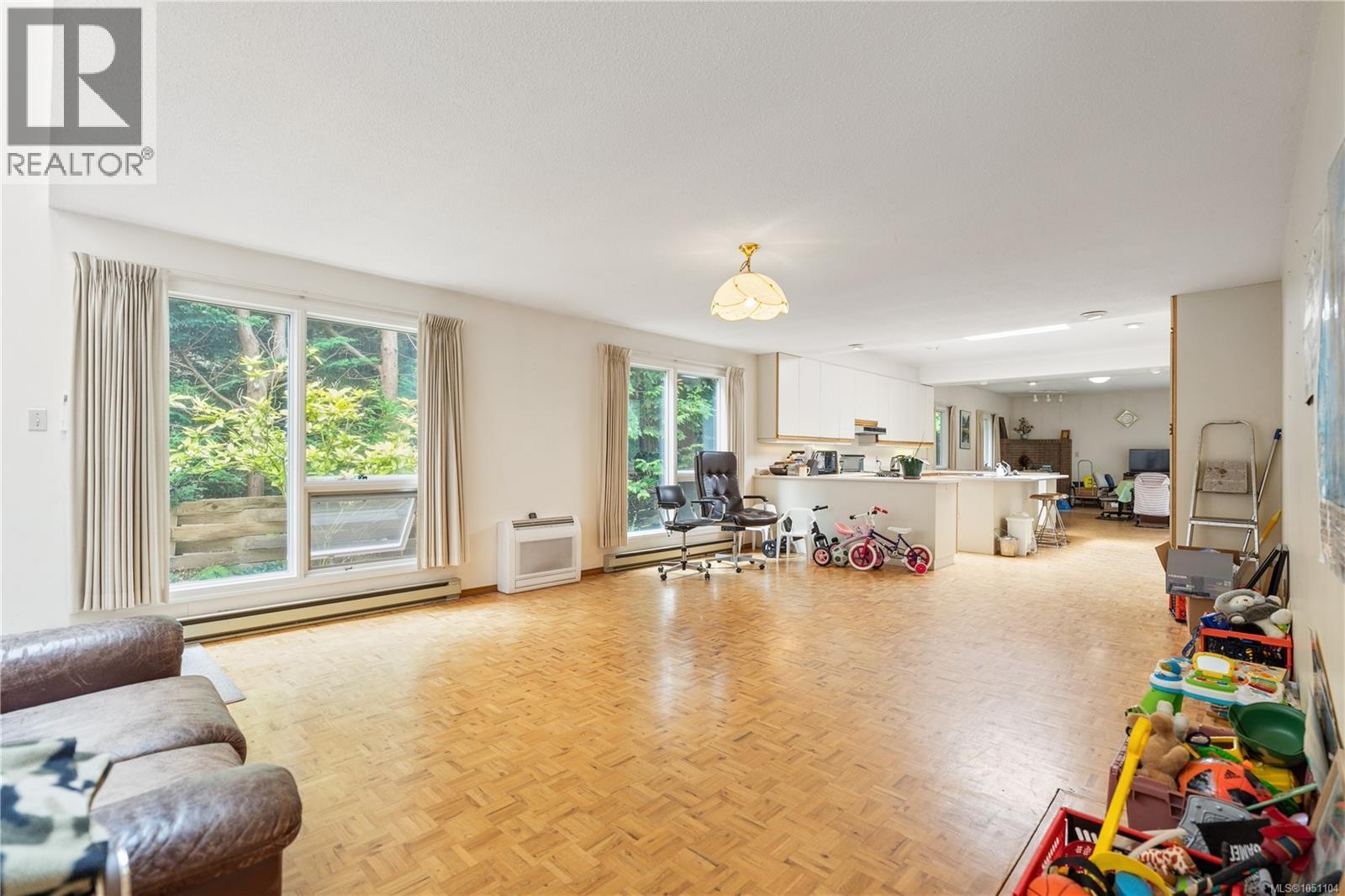 2168 Esplanade