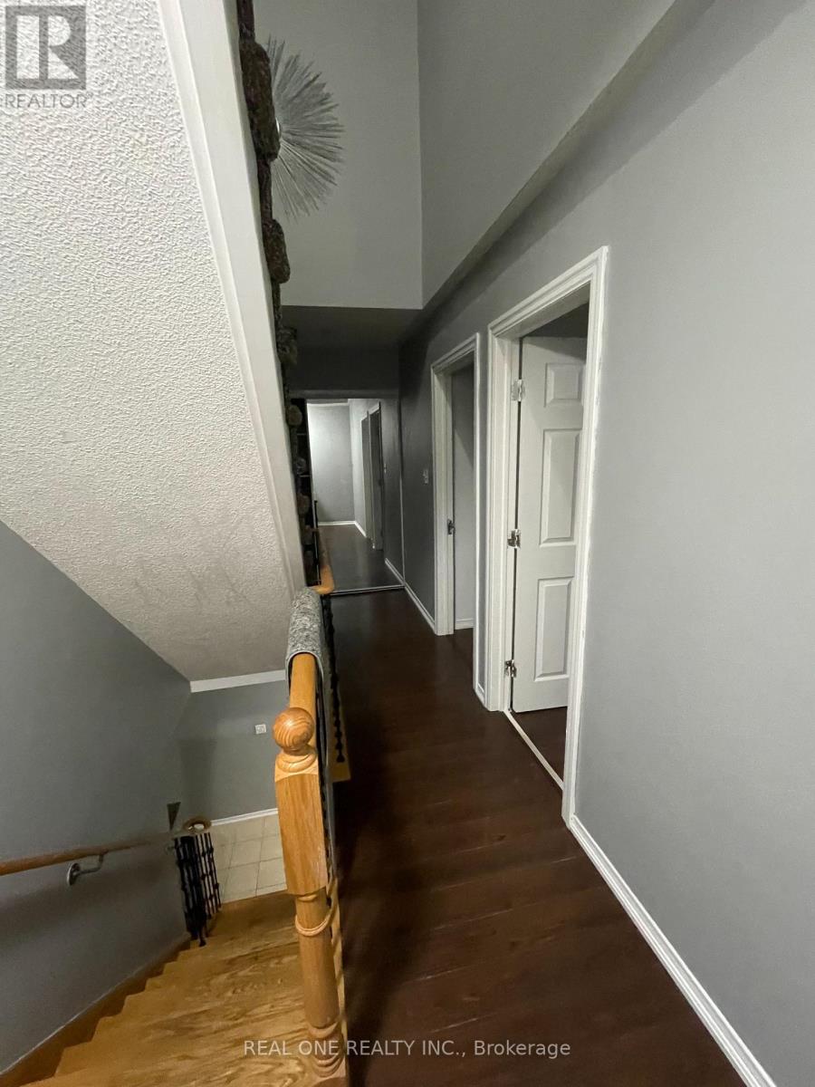 15 Hackett Avenue, Toronto (York University Heights), Ontario  M3J 0C7 - Photo 4 - W13740396