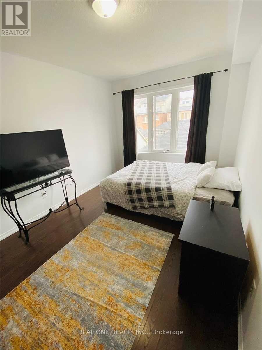 15 Hackett Avenue, Toronto (York University Heights), Ontario  M3J 0C7 - Photo 5 - W13740396
