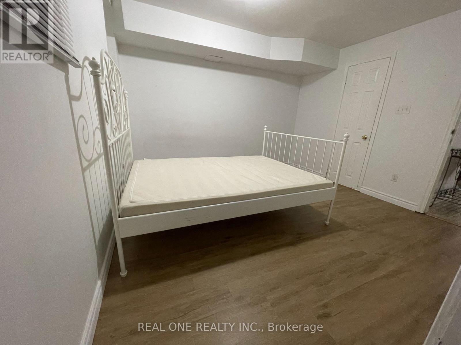 15 Hackett Avenue, Toronto (York University Heights), Ontario  M3J 0C7 - Photo 7 - W13740396