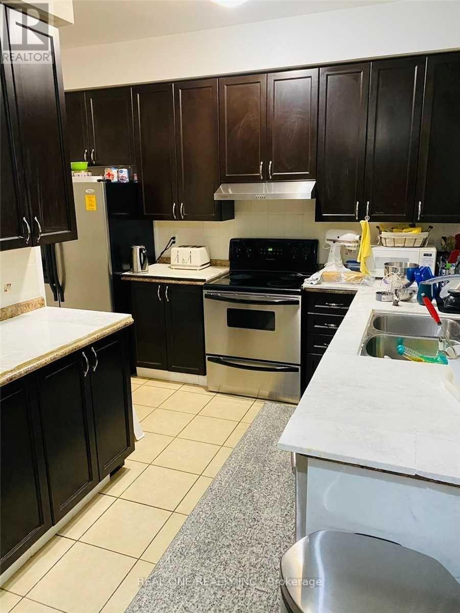 15 Hackett Avenue, Toronto (York University Heights), Ontario  M3J 0C7 - Photo 2 - W13740396
