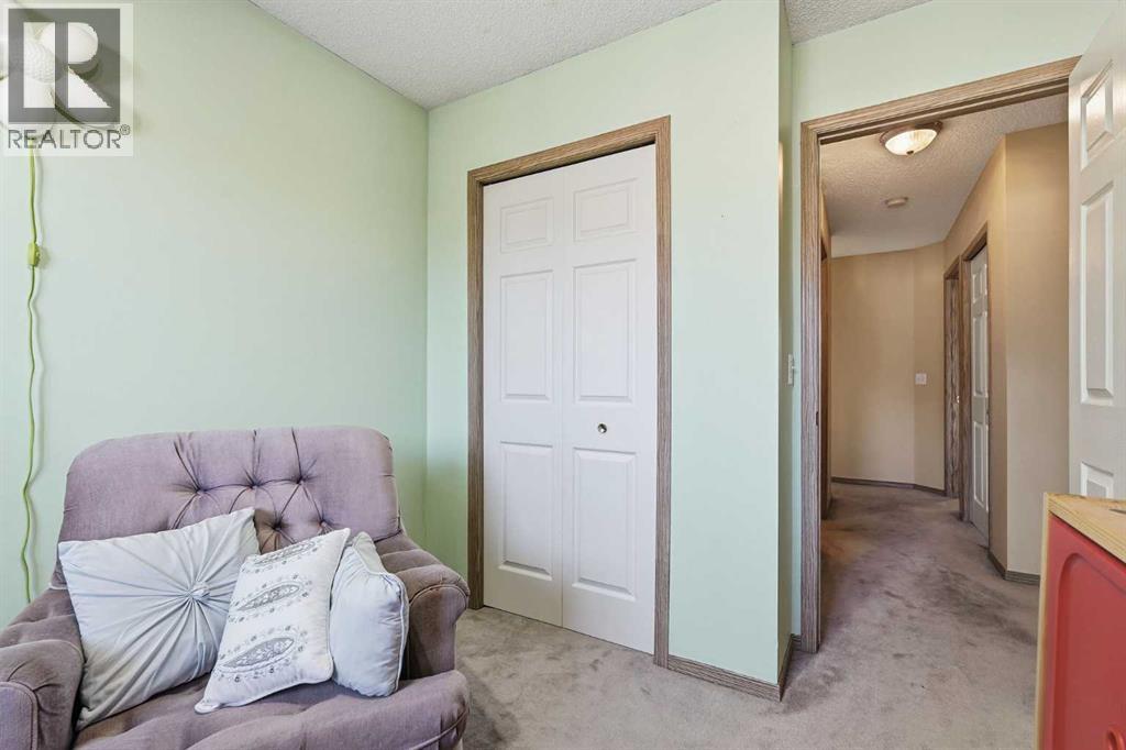 58 Country Hills Villas NW