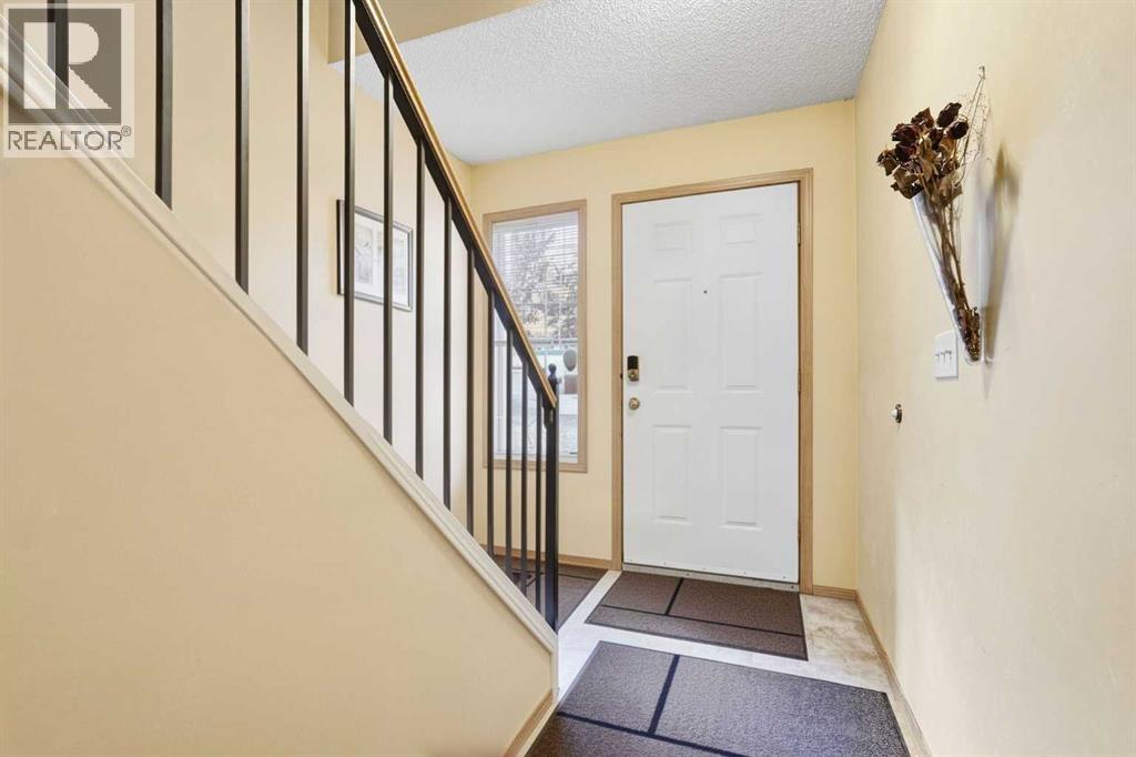 58 Country Hills Villas NW
