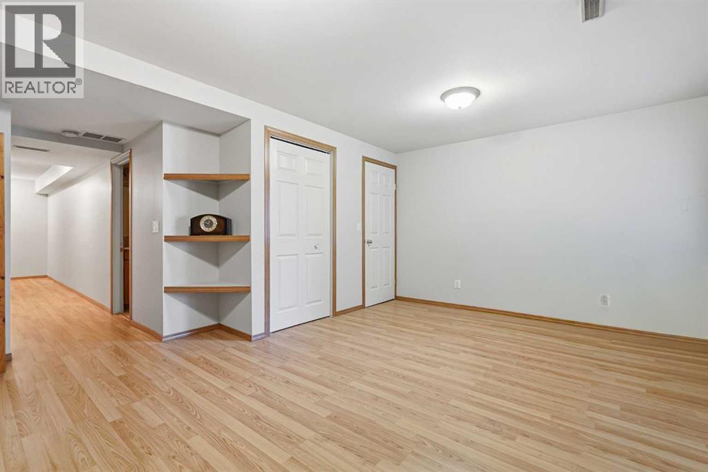 58 Country Hills Villas NW