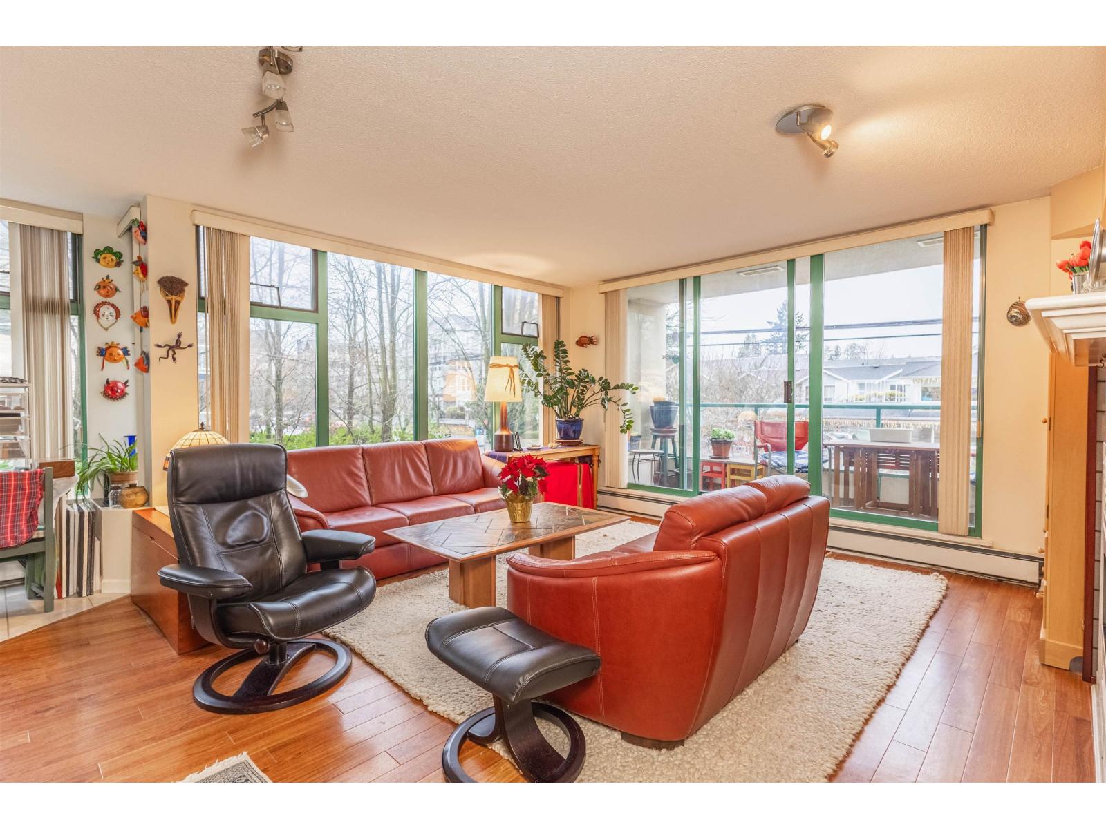 207 15466 NORTH BLUFF ROAD, white rock, British Columbia