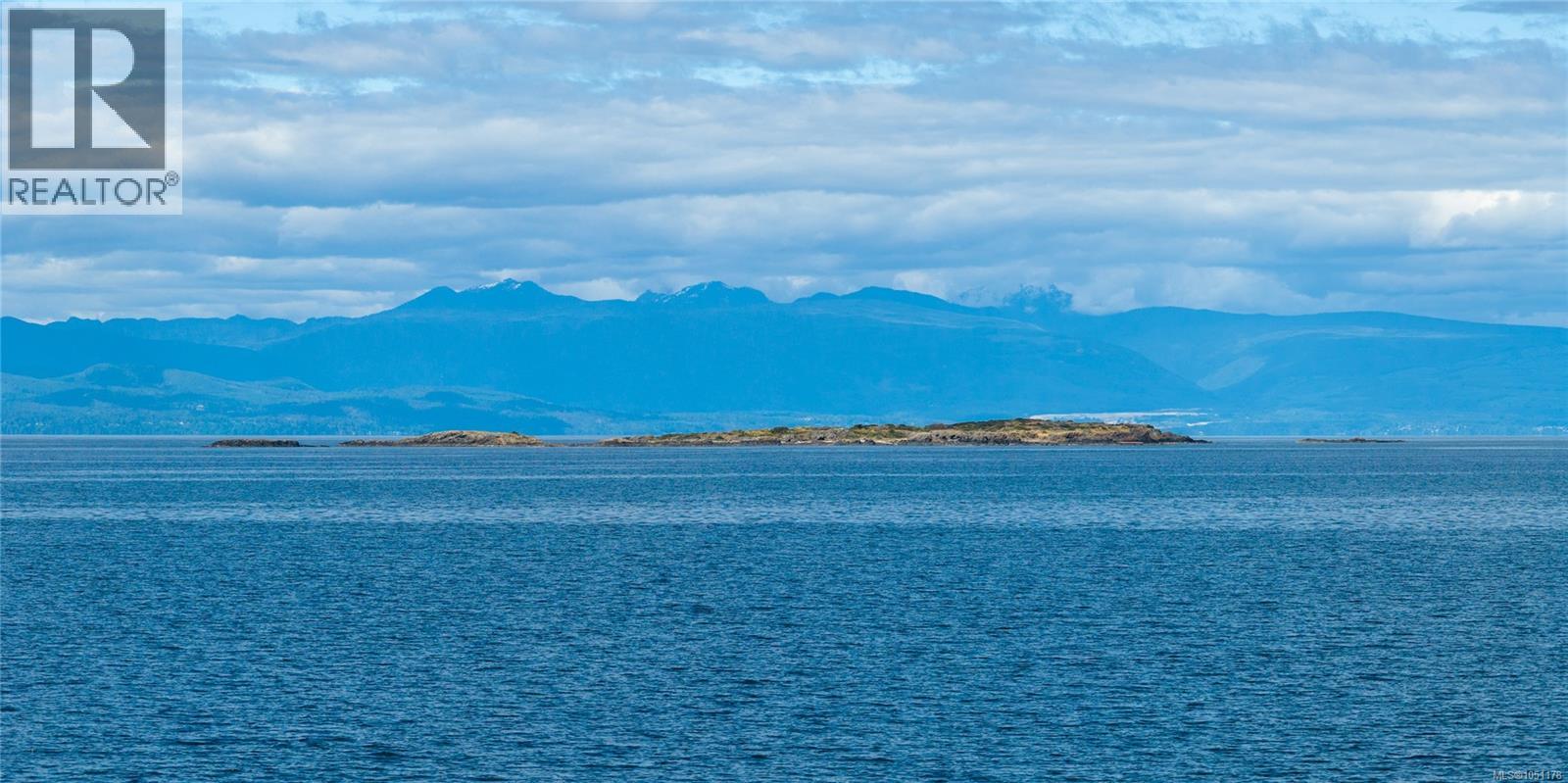 3104 Dolphin Dr