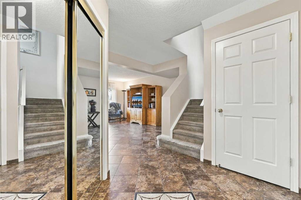 90 Hidden Ranch Terrace Nw, Calgary, Alberta  T3A 5Z4 - Photo 5 - A2348955