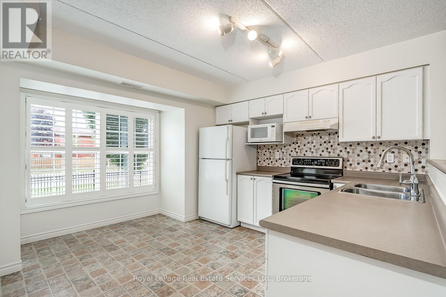 111 - 1460 Bishops Gate, Oakville, Ontario  L6M 4N5 - Photo 2 - W13855130