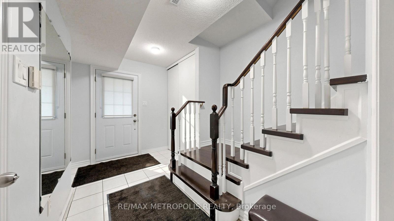 123 - 2 Hedge End Road, Toronto, Ontario  M1B 5Z8 - Photo 5 - E13855056