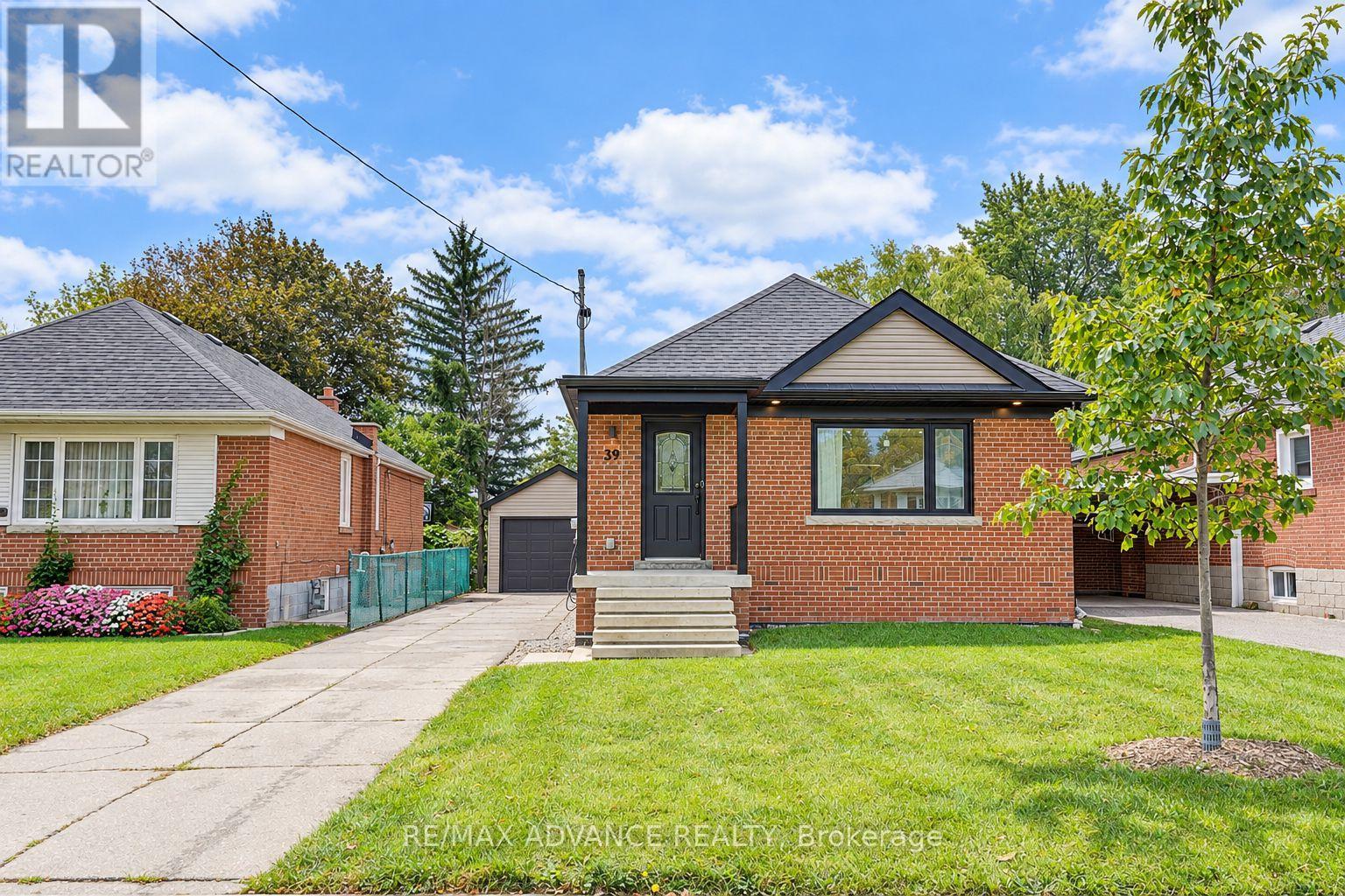 39 JANET BOULEVARD, Toronto, Ontario