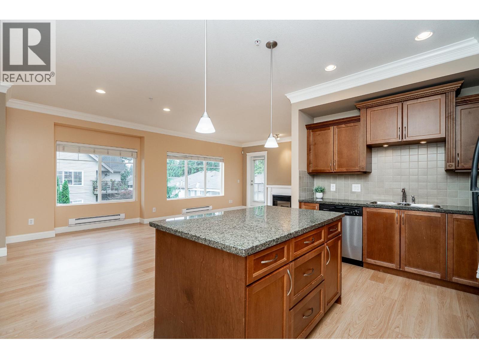 301 22150 DEWDNEY TRUNK ROAD, maple ridge, British Columbia