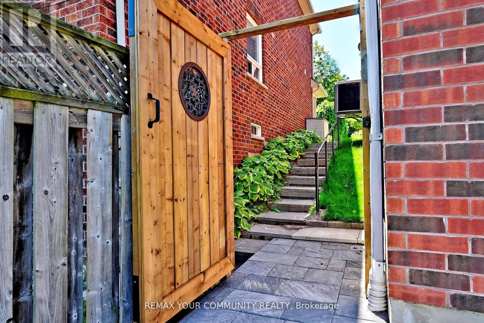73 Laurendale Avenue, Georgina, Ontario  L4P 4G1 - Photo 40 - N13855034