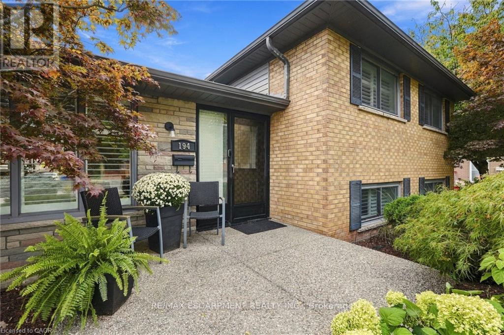 194 Foxbar Road, Burlington, Ontario  L7L 2Z9 - Photo 2 - W13855100