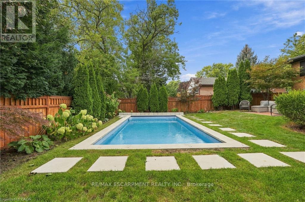 194 Foxbar Road, Burlington, Ontario  L7L 2Z9 - Photo 3 - W13855100