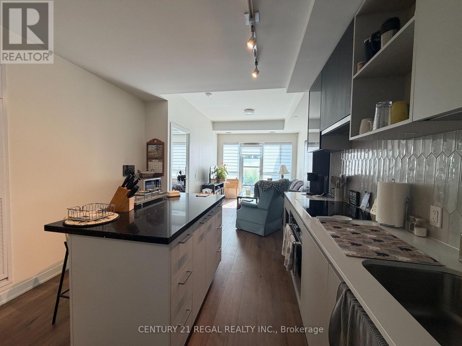 101 - 395 Dundas Street W, Oakville, Ontario  L6M 5R8 - Photo 3 - W13855114
