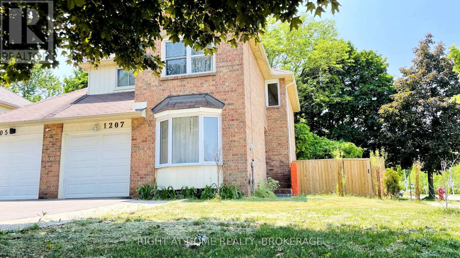1207 Potters Wheel Crescent, Oakville, Ontario  L6M 1J3 - Photo 2 - W13855164