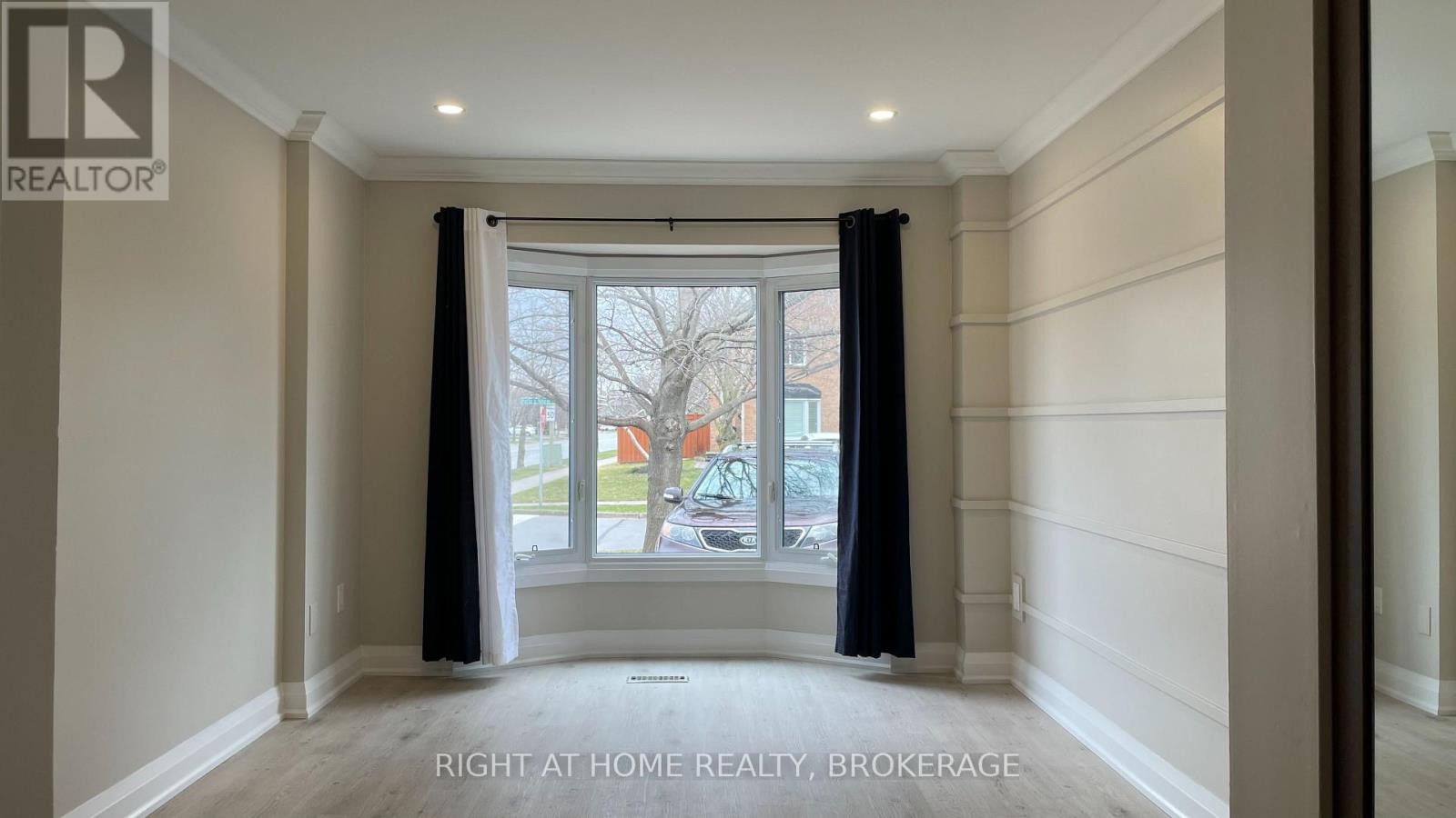 1207 Potters Wheel Crescent, Oakville, Ontario  L6M 1J3 - Photo 7 - W13855164