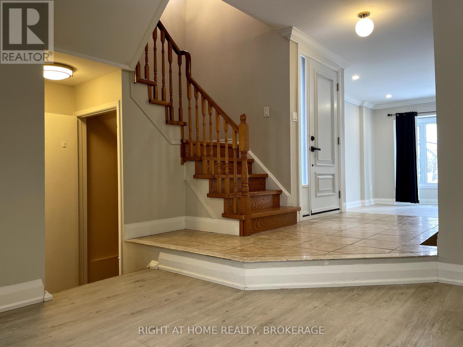 1207 Potters Wheel Crescent, Oakville, Ontario  L6M 1J3 - Photo 9 - W13855164