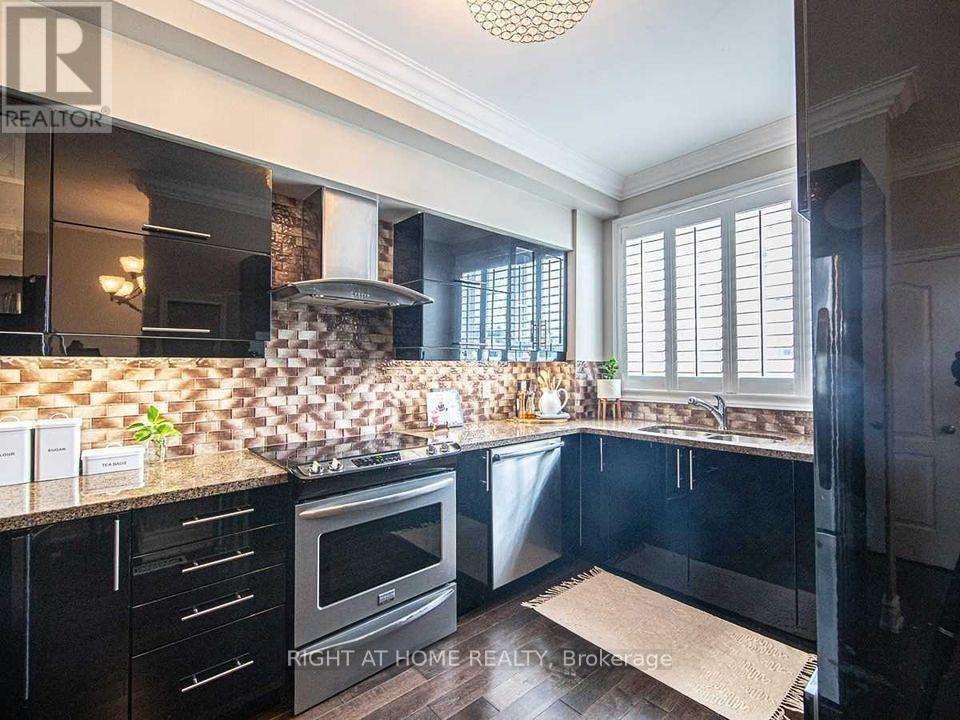 2468 Scholars Common, Burlington, Ontario  L7P 2W2 - Photo 3 - W13855184