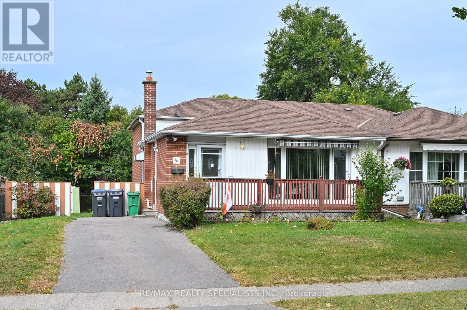 38 ALGONQUIN BOULEVARD, Brampton, Ontario