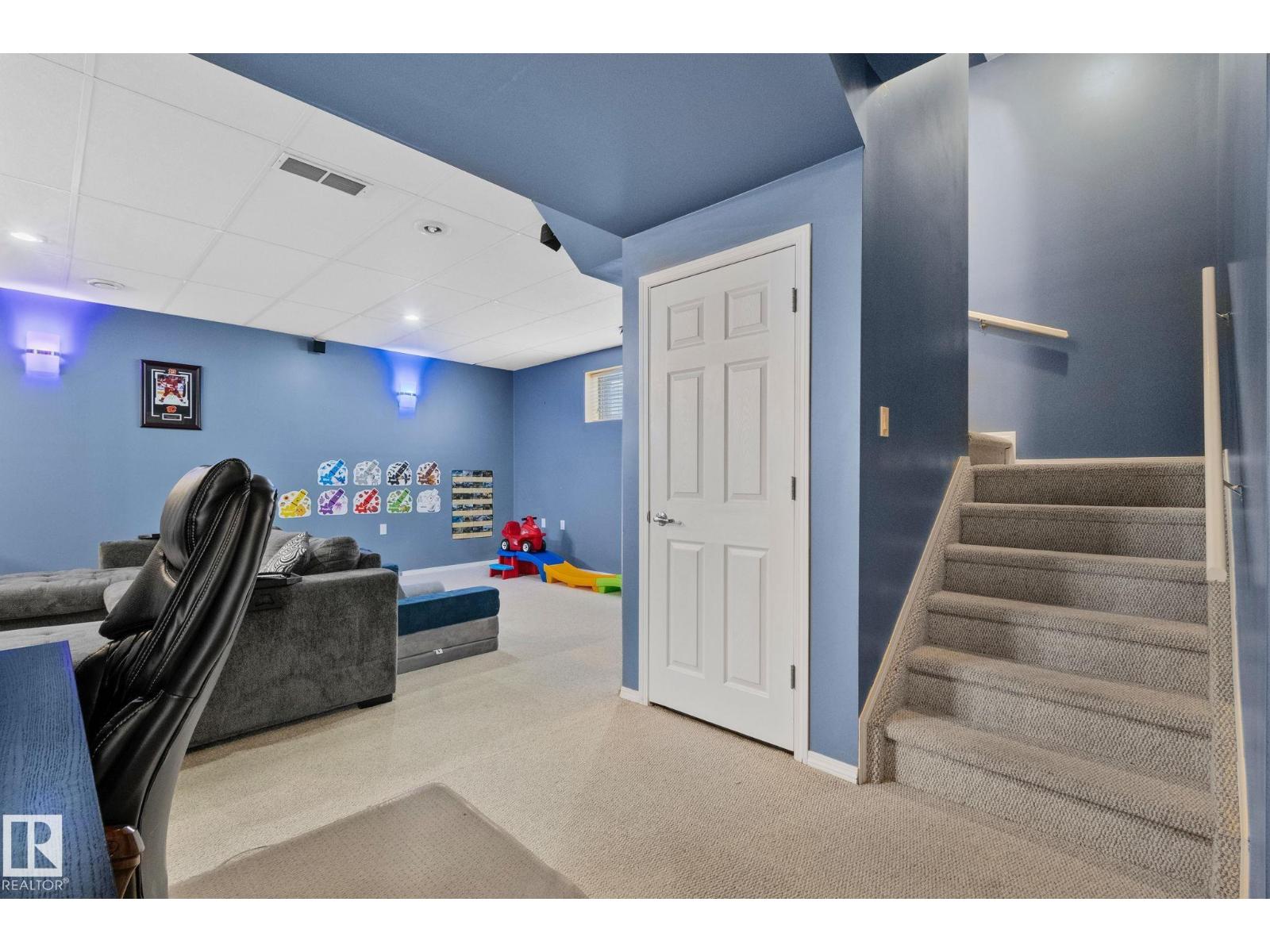 3711 161 AV NW