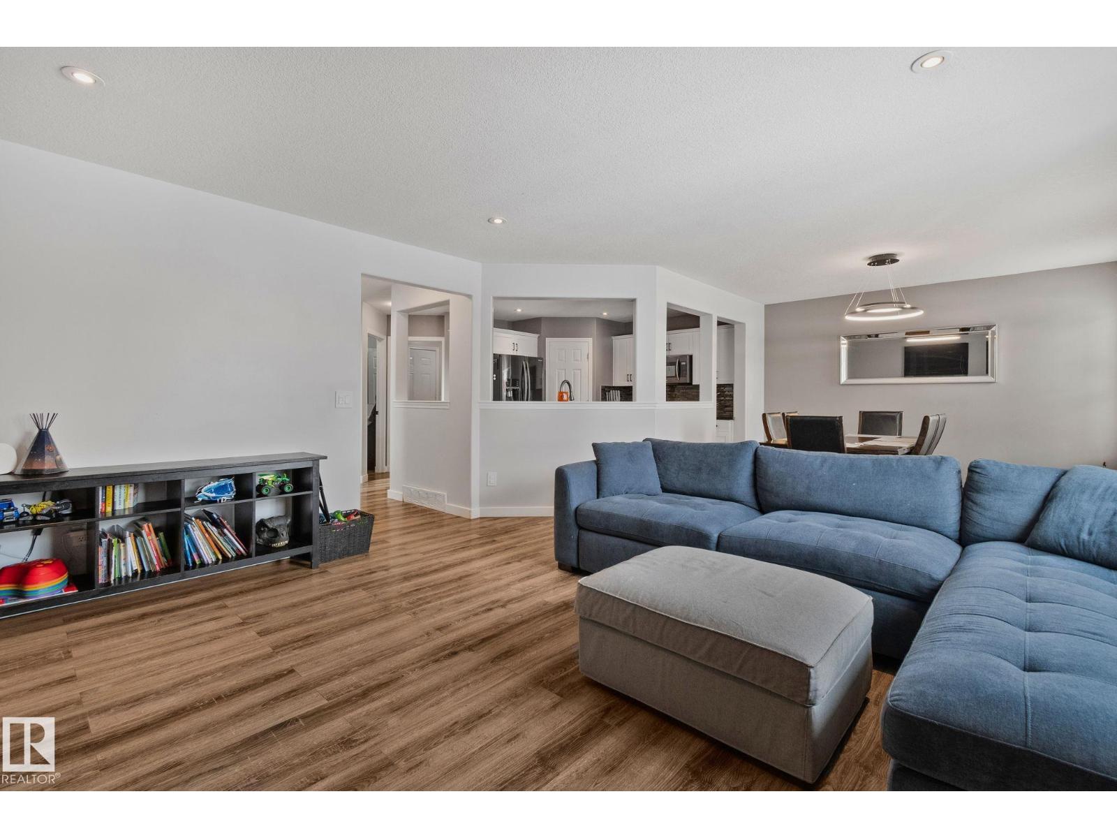 3711 161 AV NW